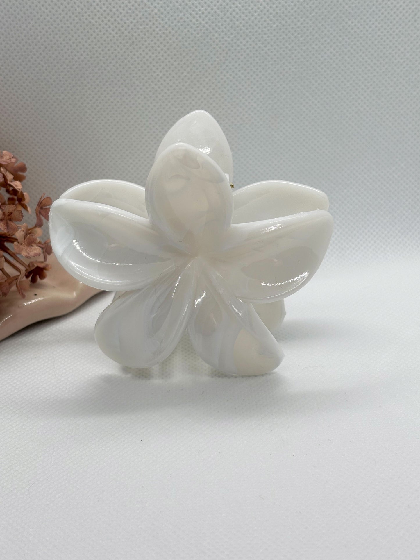 Pearly White Flower Claw Clip